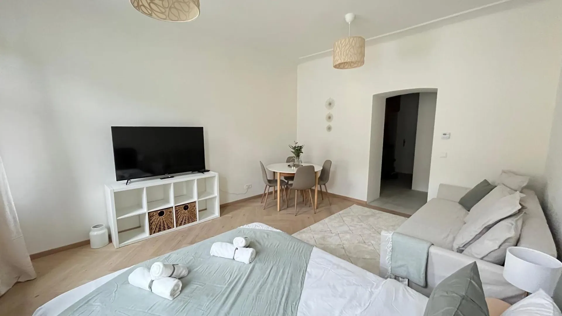Luxurious One Room Apartment Near Schoenbrunn Palace Vienna