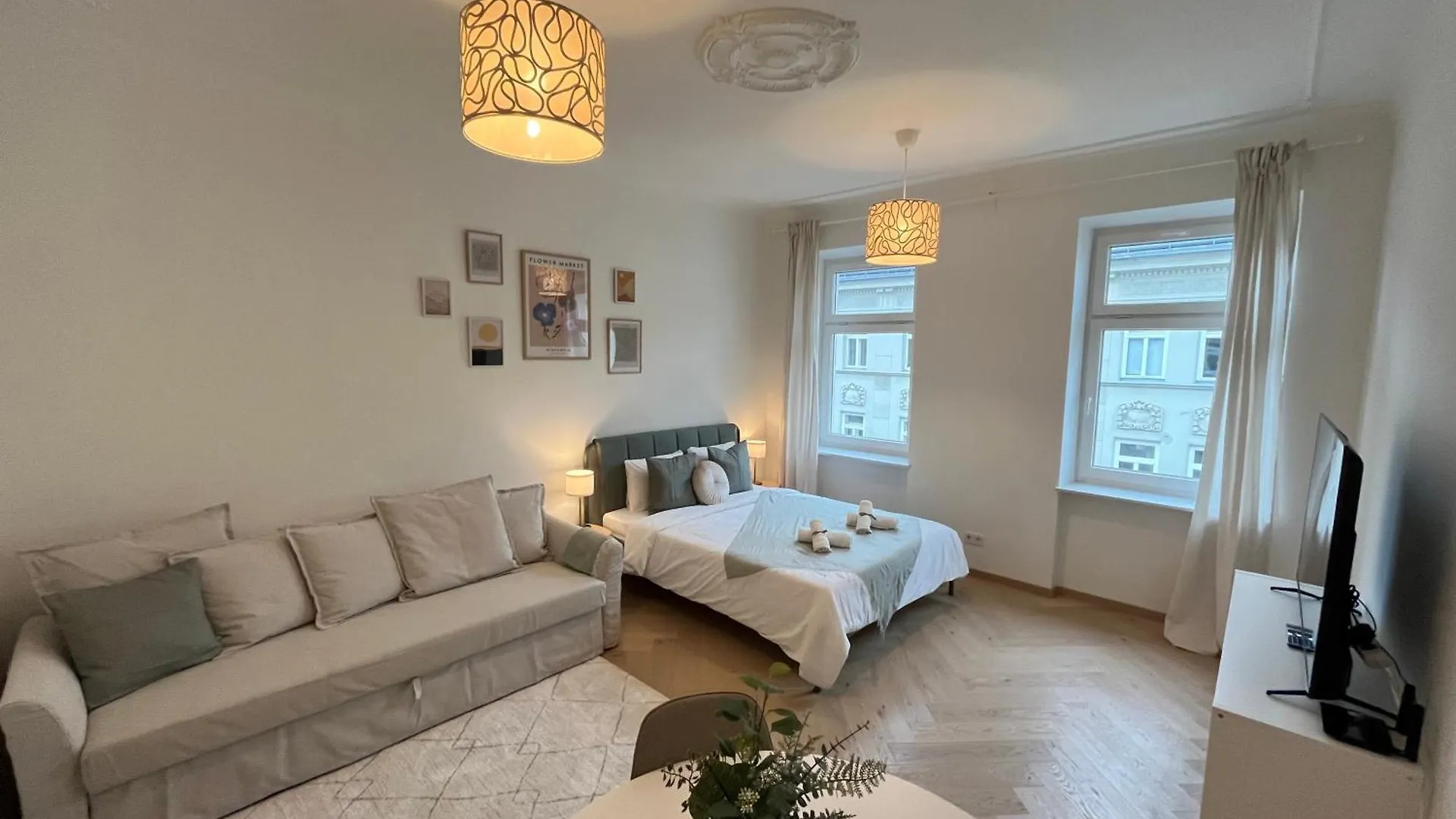 Luxurious One Room Apartment Near Schoenbrunn Palace Vienna