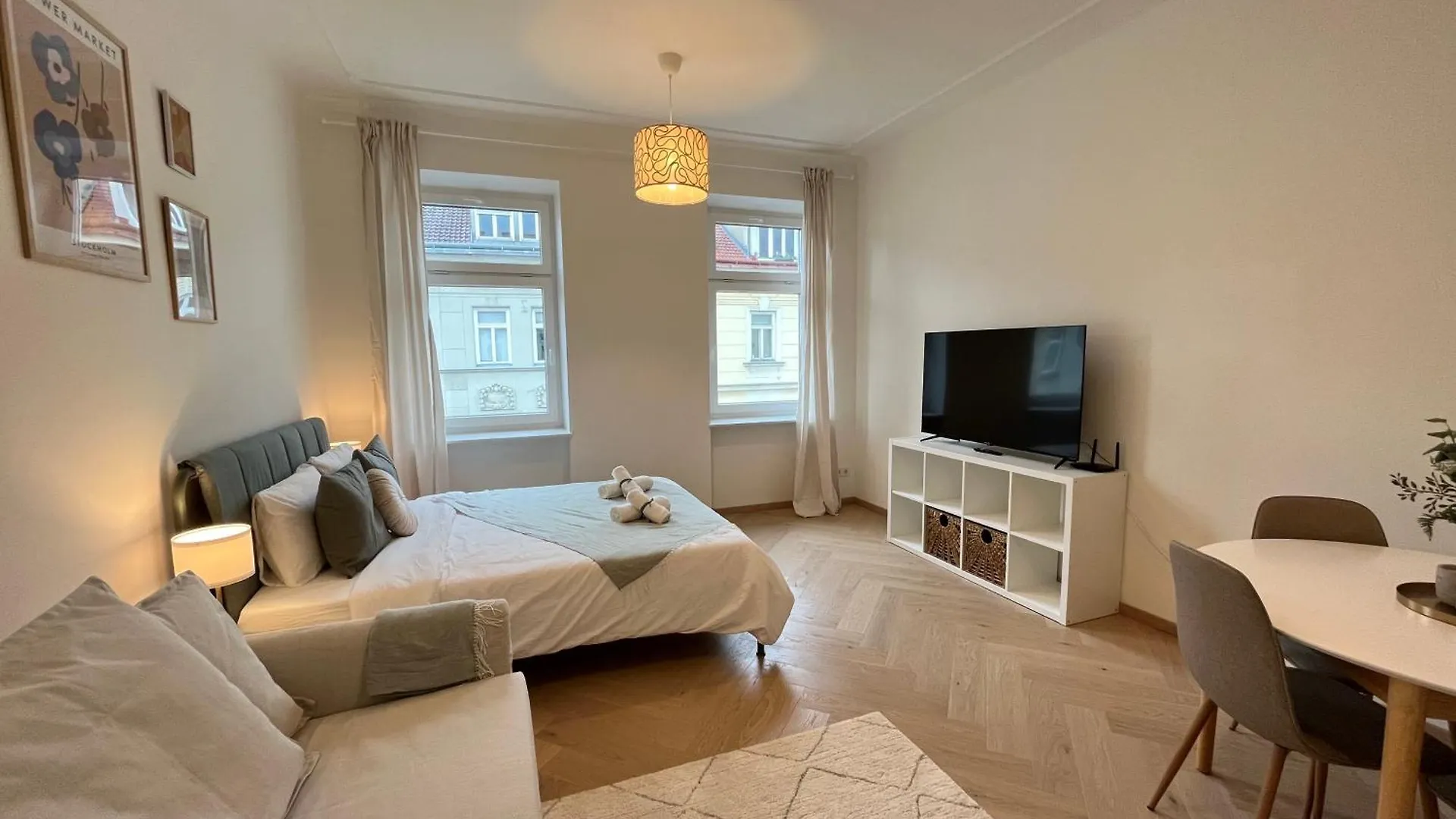 Luxurious One Room Apartment Near Schoenbrunn Palace Vienna Austria
